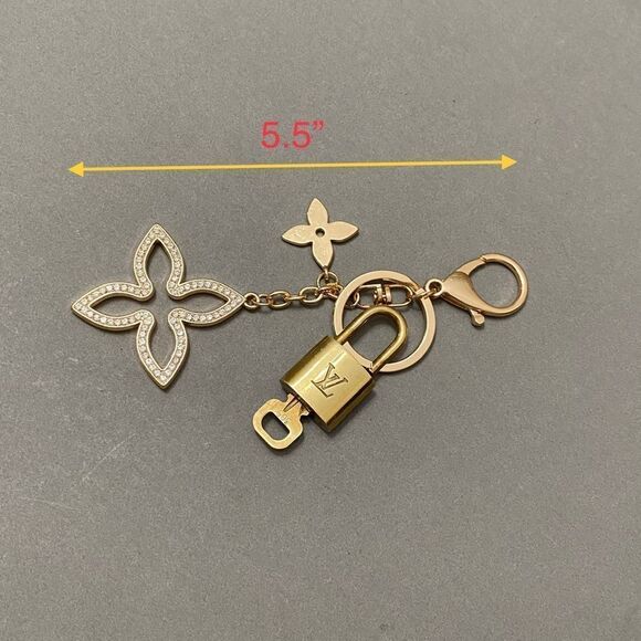 LOUIS VUITTON LOCK AND KEY ON KEYCHAIN #302-c - Picture 4 of 8
